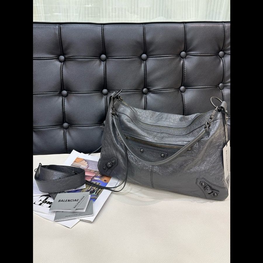 全新閒置 Balenciaga巴黎世家
le city moto火山岩石灰中號單肩斜挎包-3