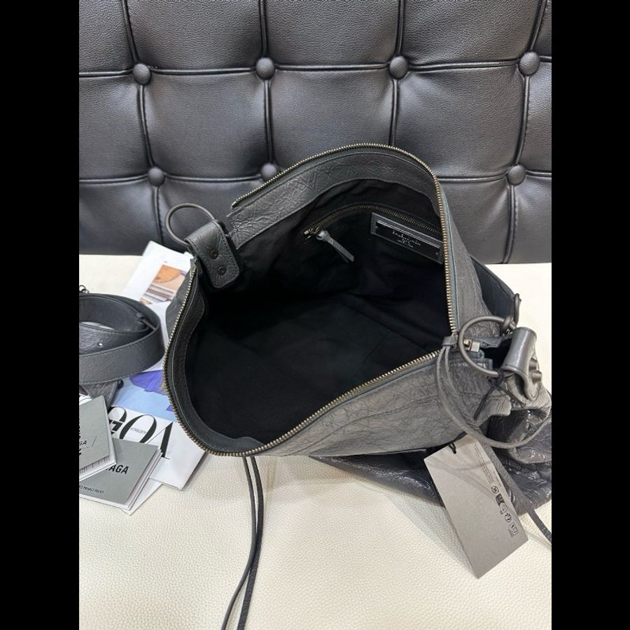 全新閒置 Balenciaga巴黎世家
le city moto火山岩石灰中號單肩斜挎包-7