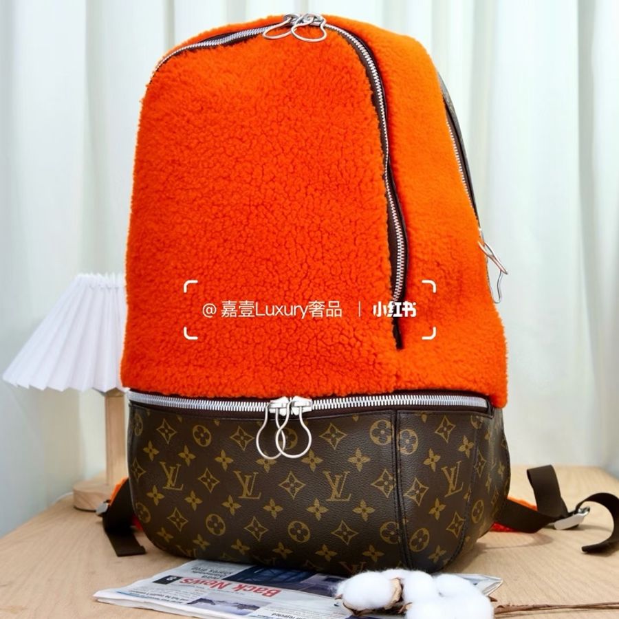 Louis Vuitton & Marc Newson • 160週年橘色羊羔毛拼老花後背包-2