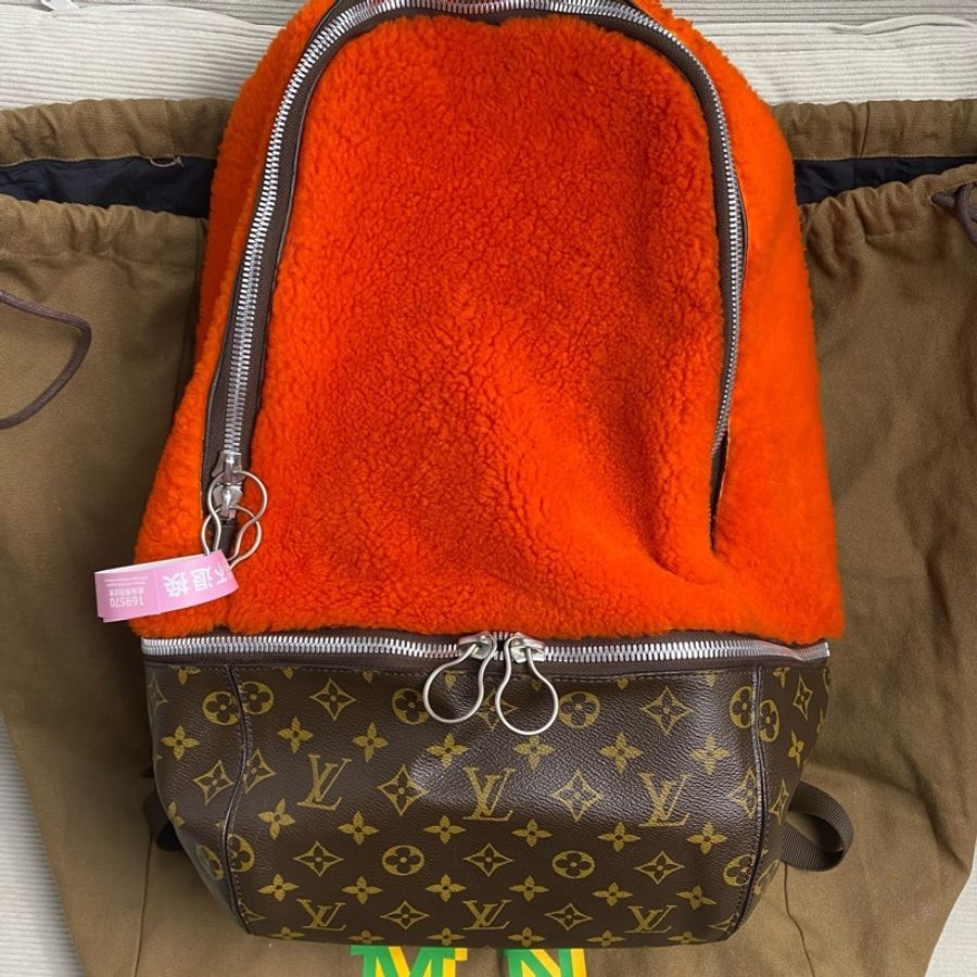 Louis Vuitton & Marc Newson • 160週年橘色羊羔毛拼老花後背包-4