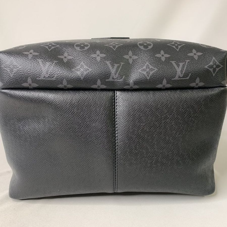 LV Discovery PM黑花雙肩後背包-9