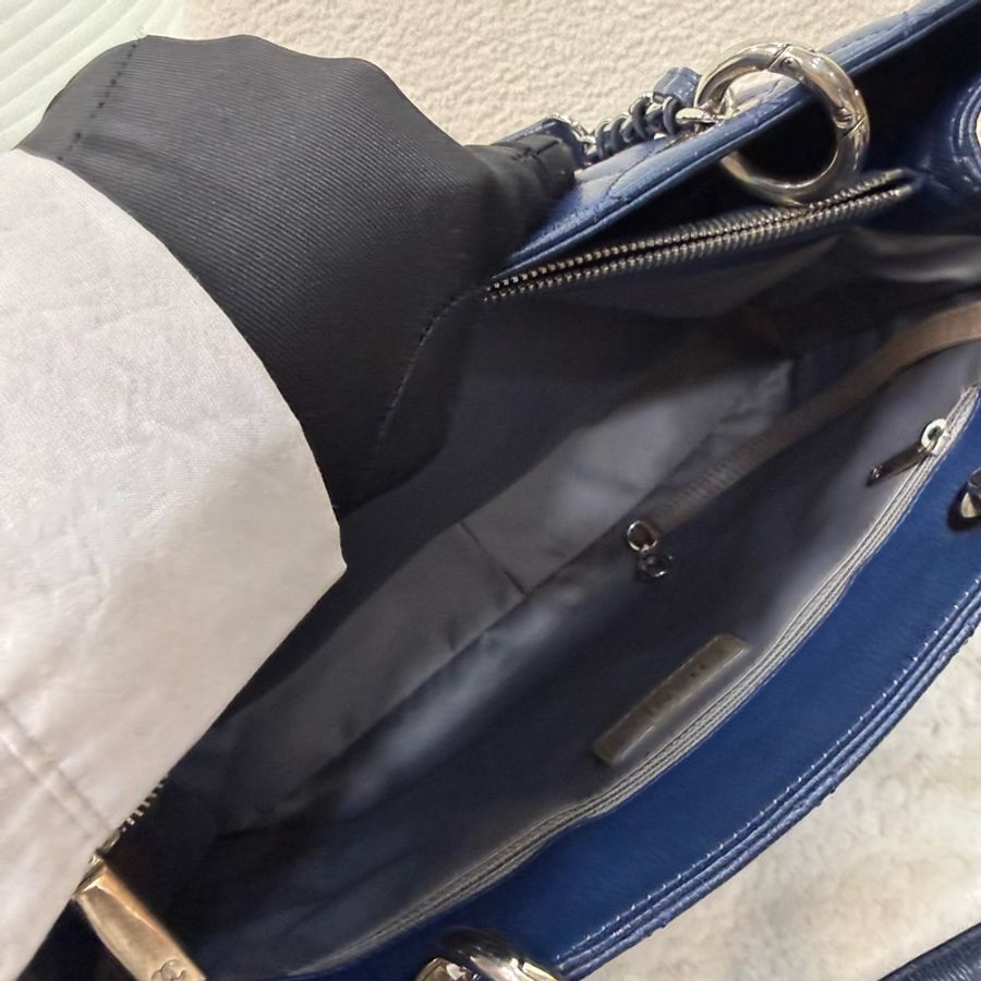 Chanel 深藍荔枝牛皮銀釦GST-17