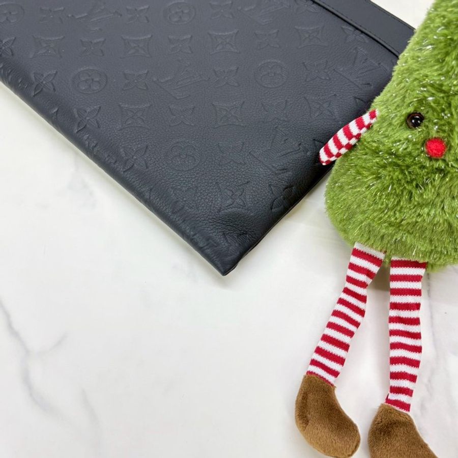 LV Pochette To-Go壓花皮革手拿包-6