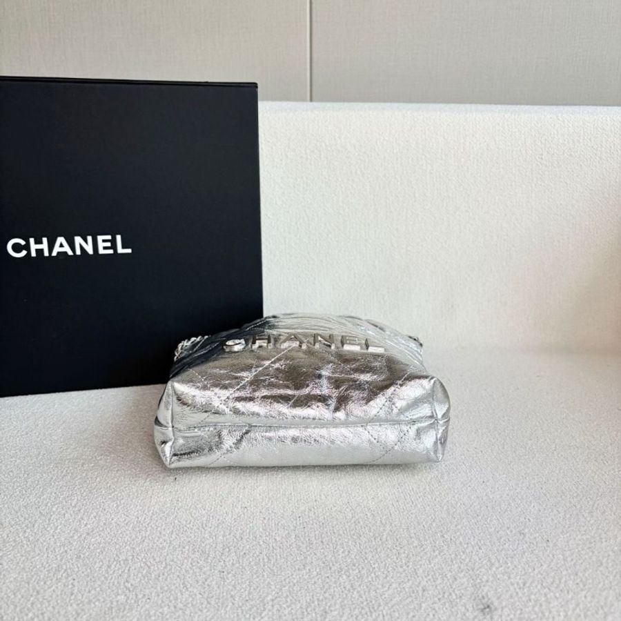 Chanel 22bag mini鏈條包 芯片款 銀色 銀扣 油蠟皮17*19*6 95新 配件塵袋-4