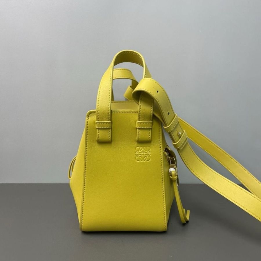 Loewe Hammock Compact 黃色吊床包 緞面小牛皮 19*20*14 9新 配件肩帶 塵袋-1