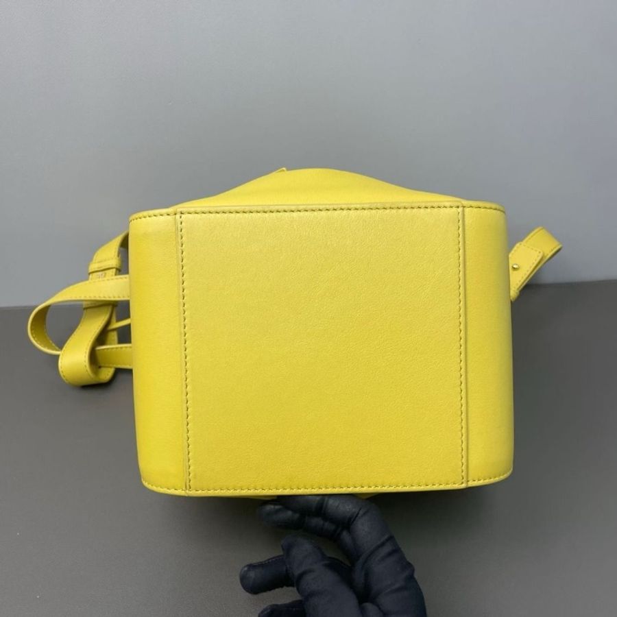Loewe Hammock Compact 黃色吊床包 緞面小牛皮 19*20*14 9新 配件肩帶 塵袋-3