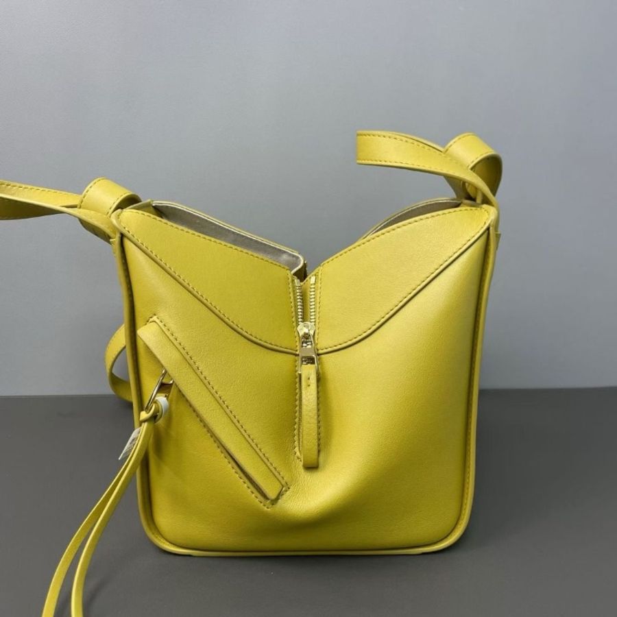 Loewe Hammock Compact 黃色吊床包 緞面小牛皮 19*20*14 9新 配件肩帶 塵袋-4