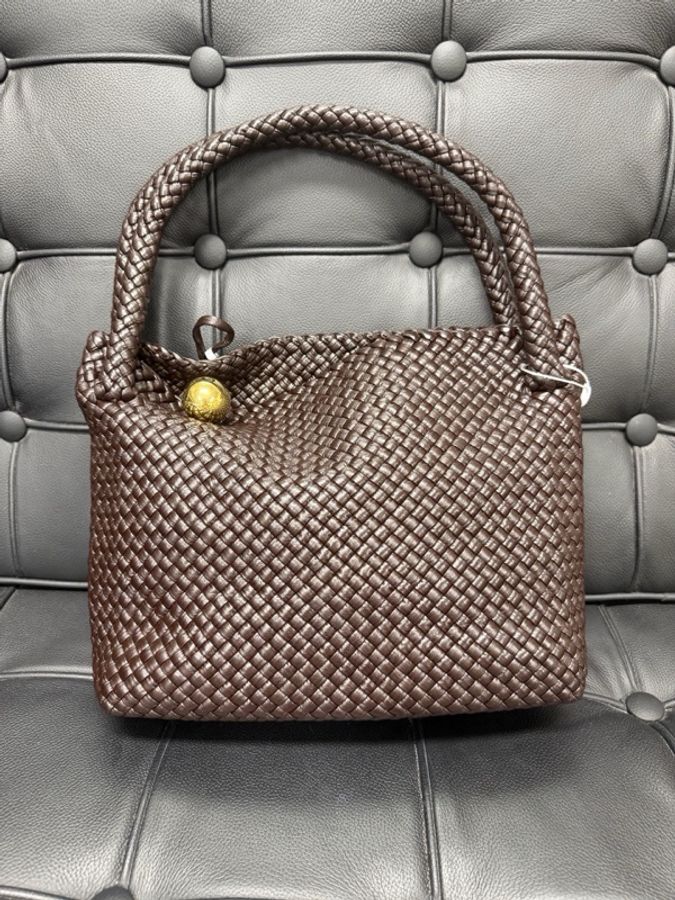 葆蝶家 Bottega Veneta 100牛皮革 尺寸 27x18x9-0