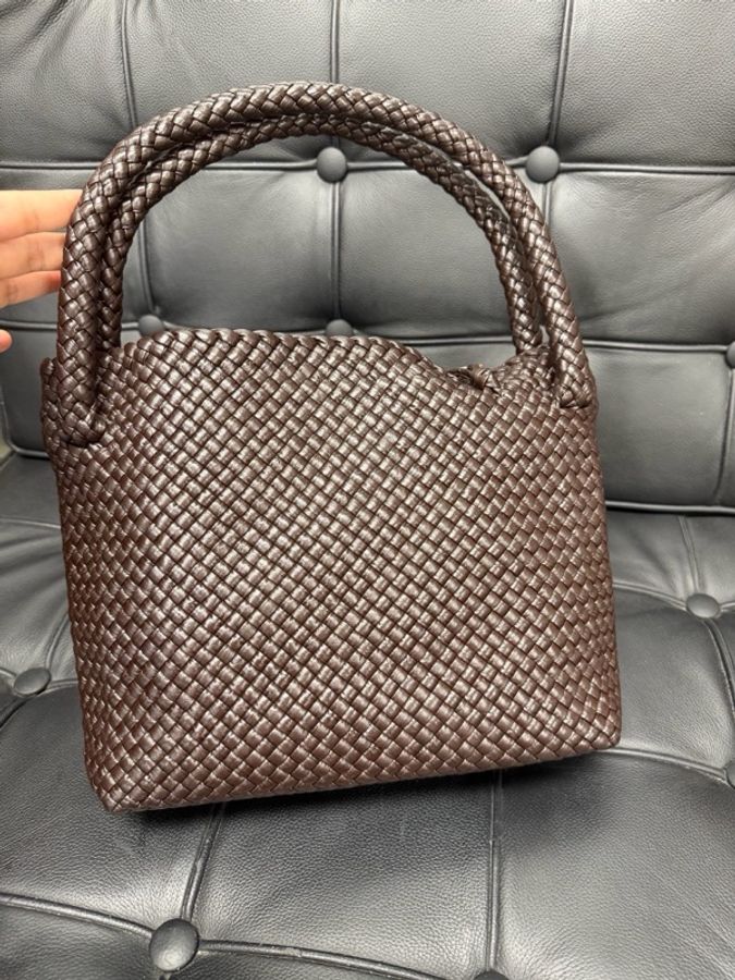 葆蝶家 Bottega Veneta 100牛皮革 尺寸 27x18x9-1