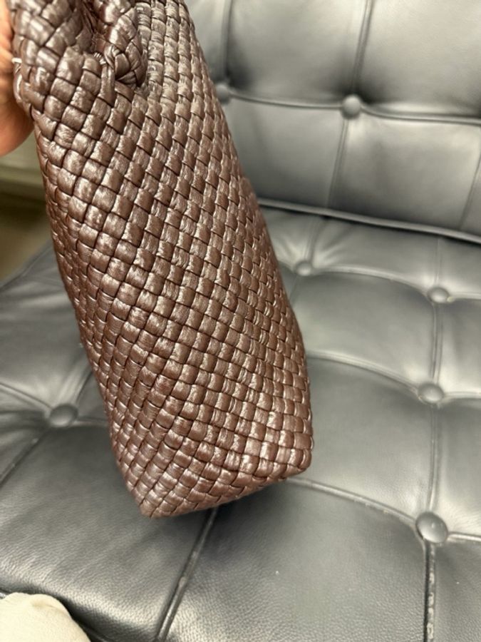 葆蝶家 Bottega Veneta 100牛皮革 尺寸 27x18x9-3