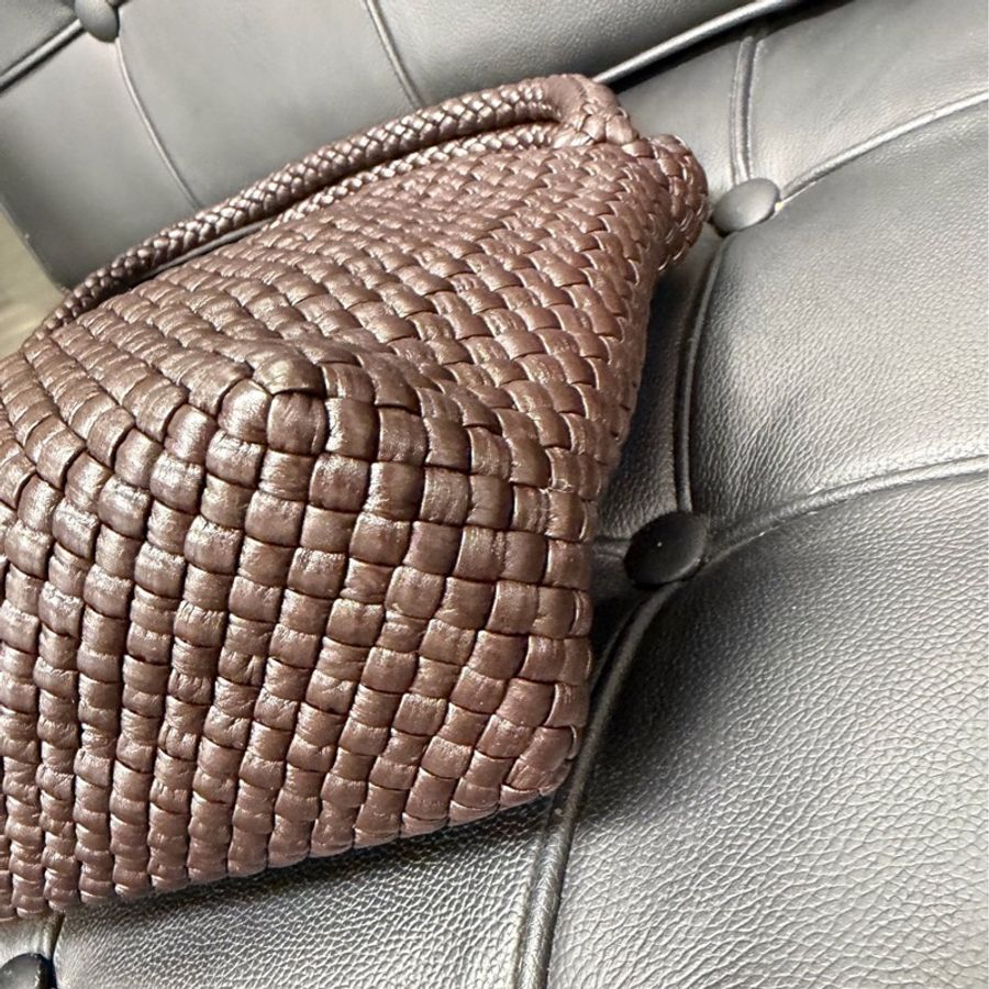 葆蝶家 Bottega Veneta 100牛皮革 尺寸 27x18x9-9