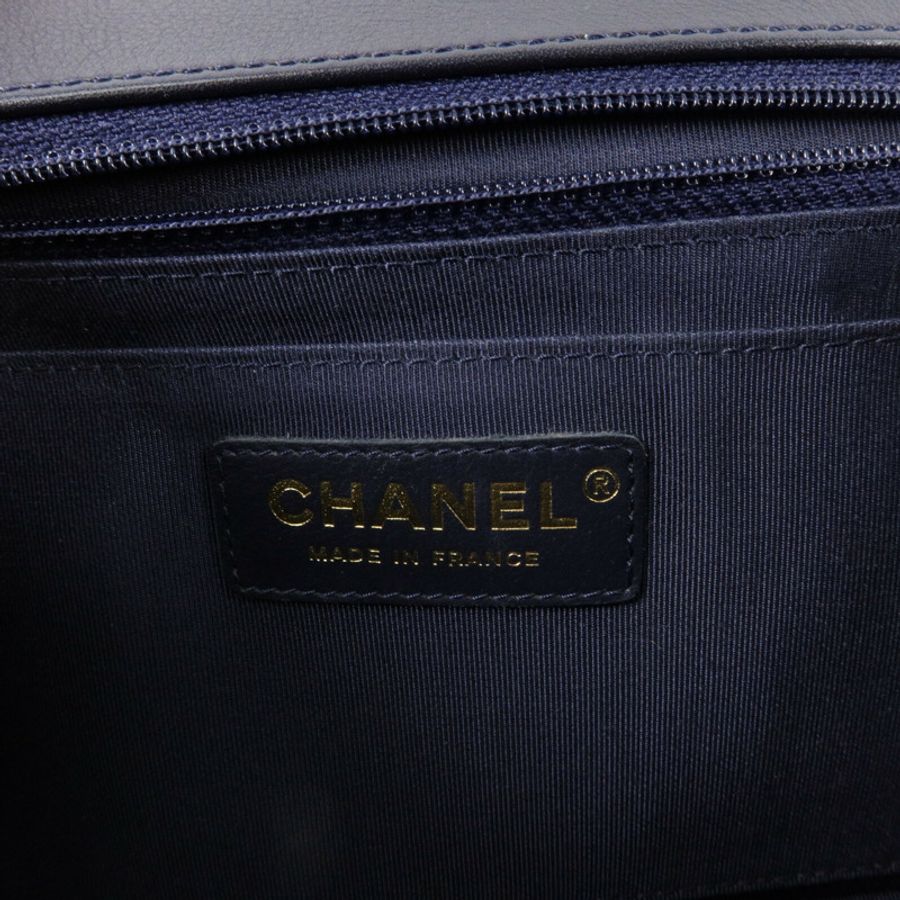 CHANEL 牛皮皮革Chevron Flap Bag鏈帶肩背袋-4