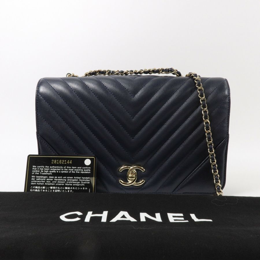 CHANEL 牛皮皮革Chevron Flap Bag鏈帶肩背袋-10