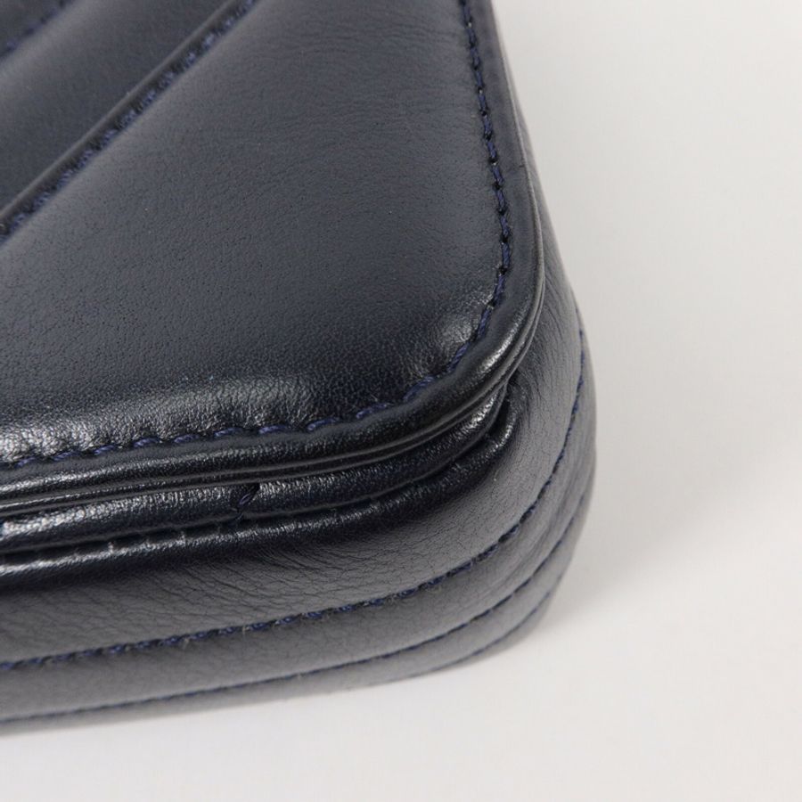 CHANEL 牛皮皮革Chevron Flap Bag鏈帶肩背袋-12