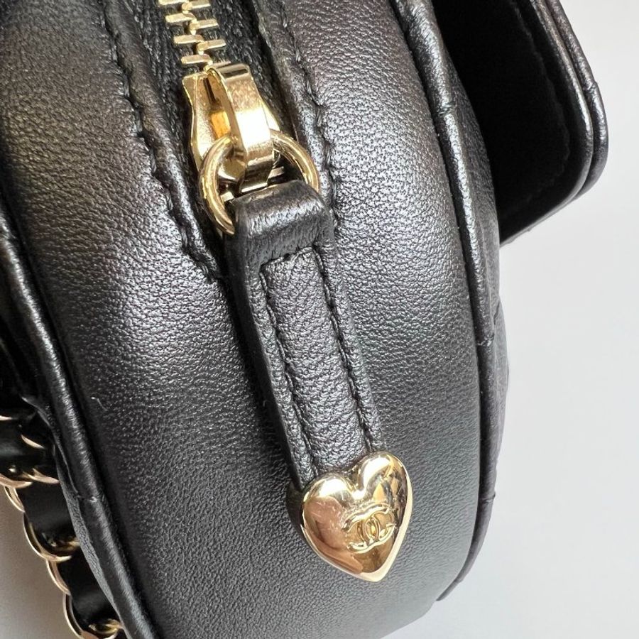CHANEL 愛心包MINI 黑羊皮 保卡款32開-11