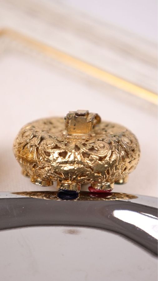 Chanel 彩色琉璃珍珠雕花滚边耳夹-5