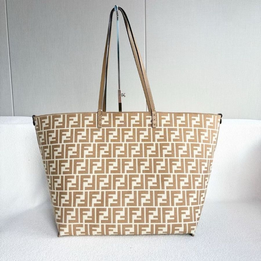 Fendi Roll系列托特包 34*31*21 9新 配件塵袋-2