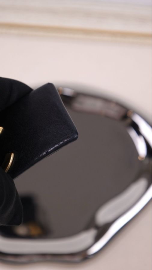 Chanel 黑金CC皮革发夹-2