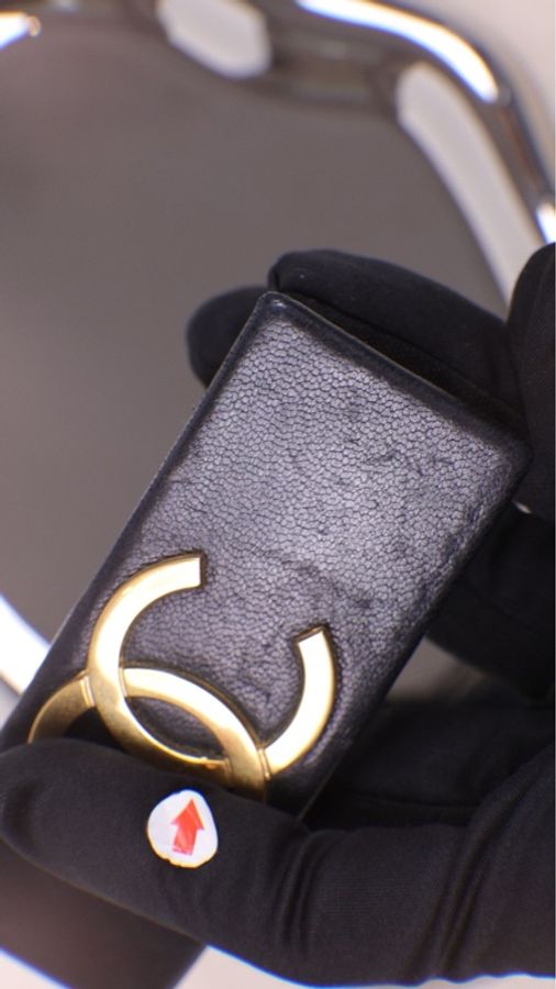 Chanel 黑金CC皮革发夹-14