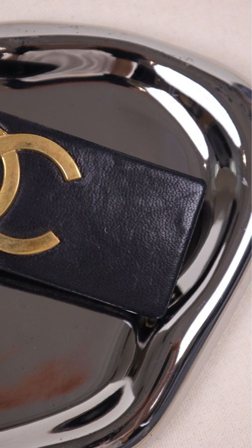 Chanel 黑金CC皮革发夹-24