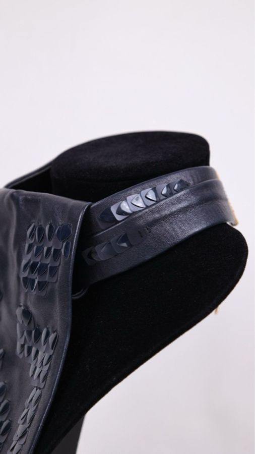 Chanel 00年黑色皮革亮片项链-7