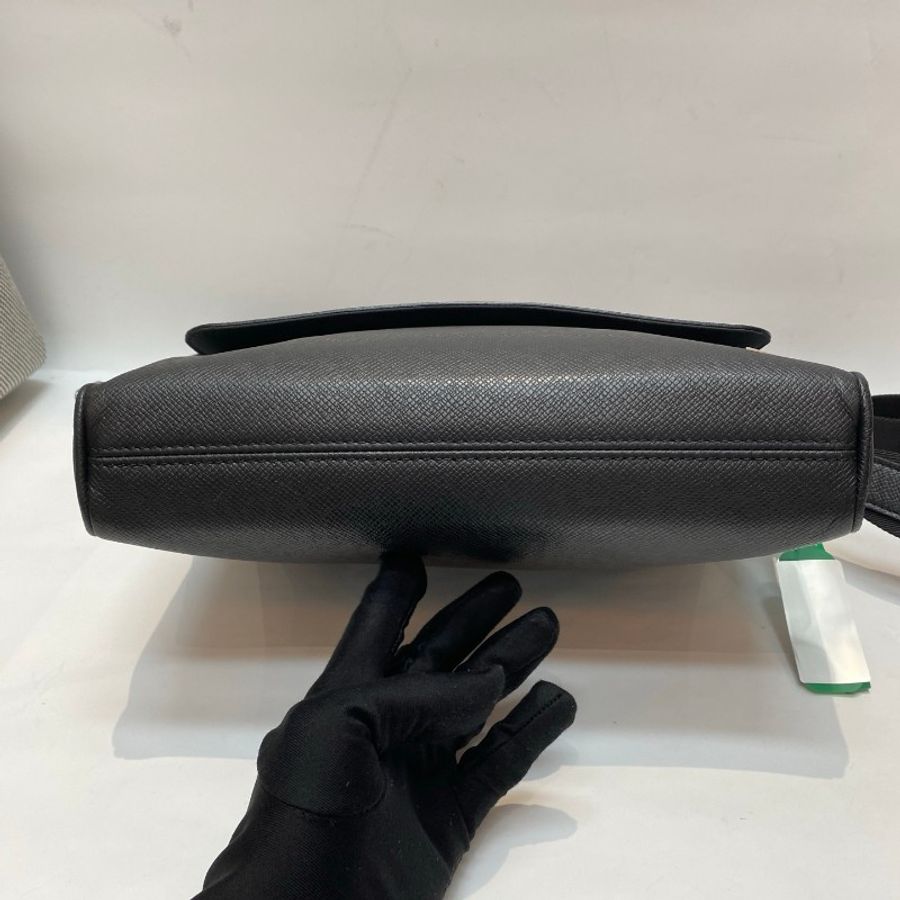 LV路易威登ALEX 黑色牛皮小号银扣邮差包28*24*5-17