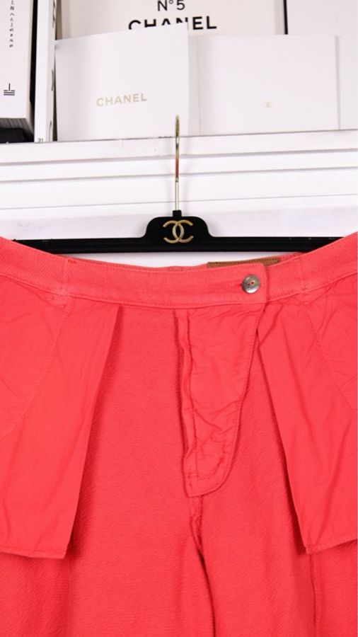 Chanel 19年红色做旧单宁牛CC短裤-14