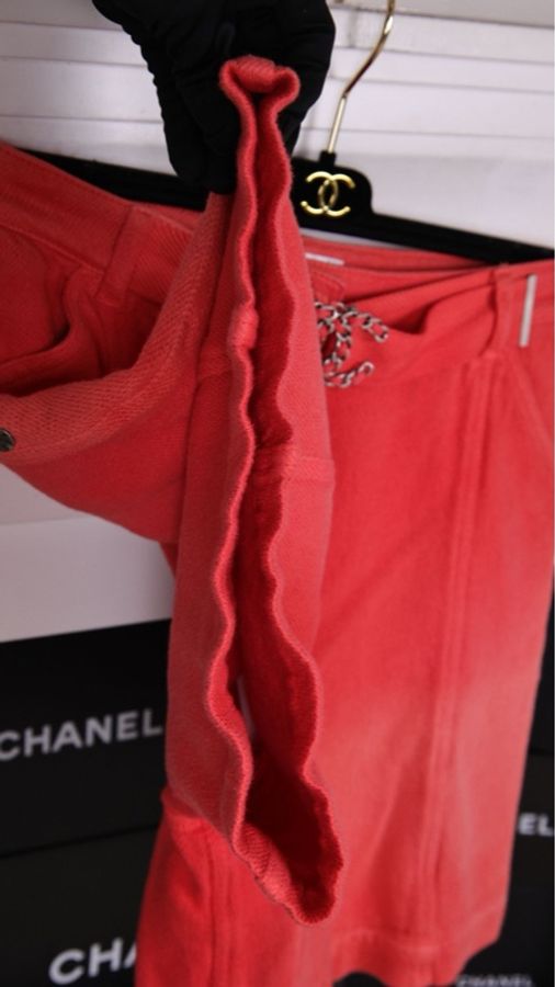Chanel 19年红色做旧单宁牛CC短裤-20