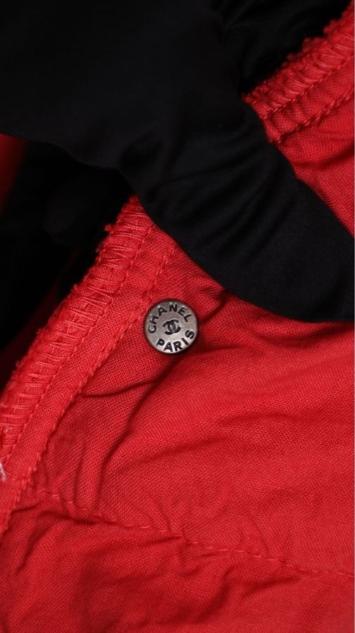 Chanel 19年红色做旧单宁牛CC短裤-22