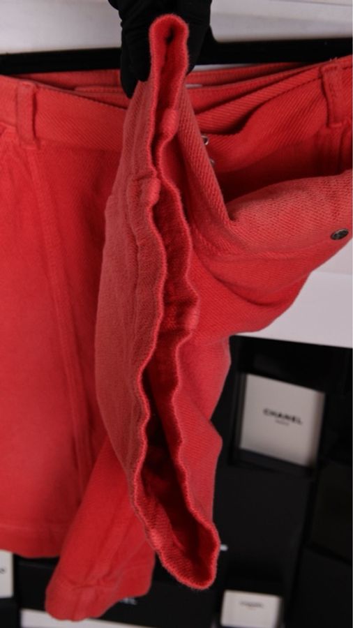 Chanel 19年红色做旧单宁牛CC短裤-30
