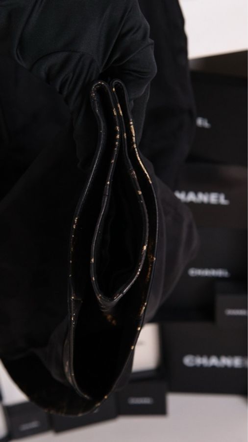 Chanel 19年埃及系列秀款黑金山茶花字母涂鸦半裙-15