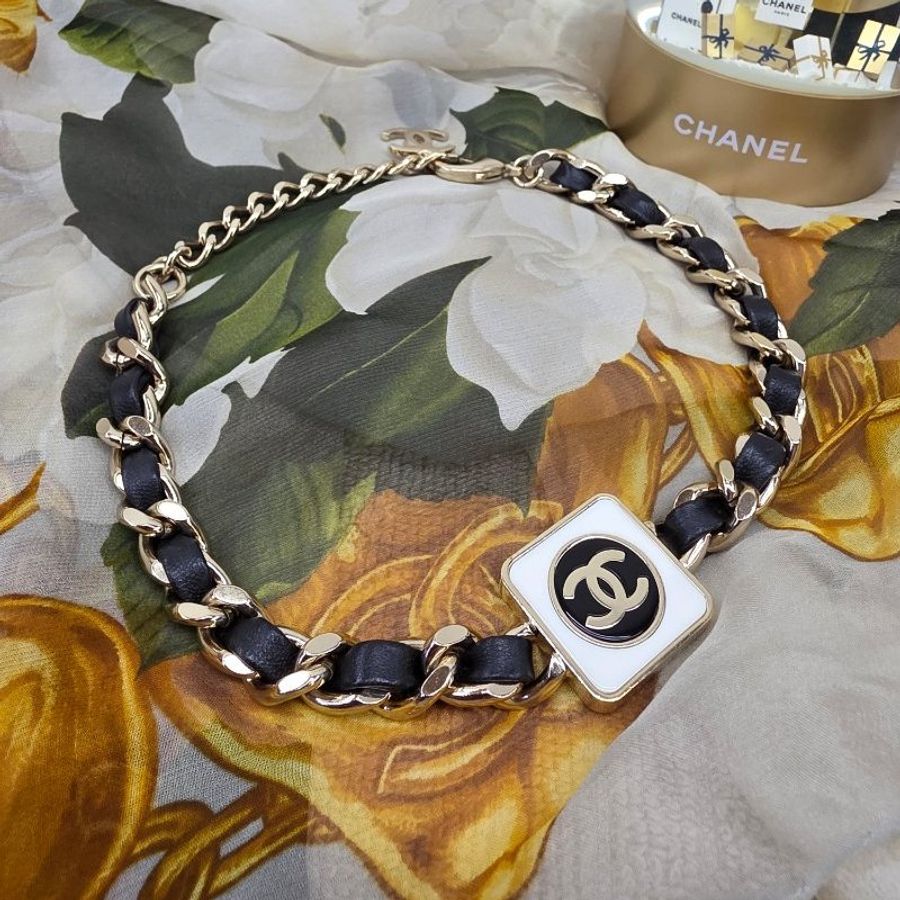 閒置 漂亮CHANEL黑金琺瑯皮穿鍊造型項鍊-0