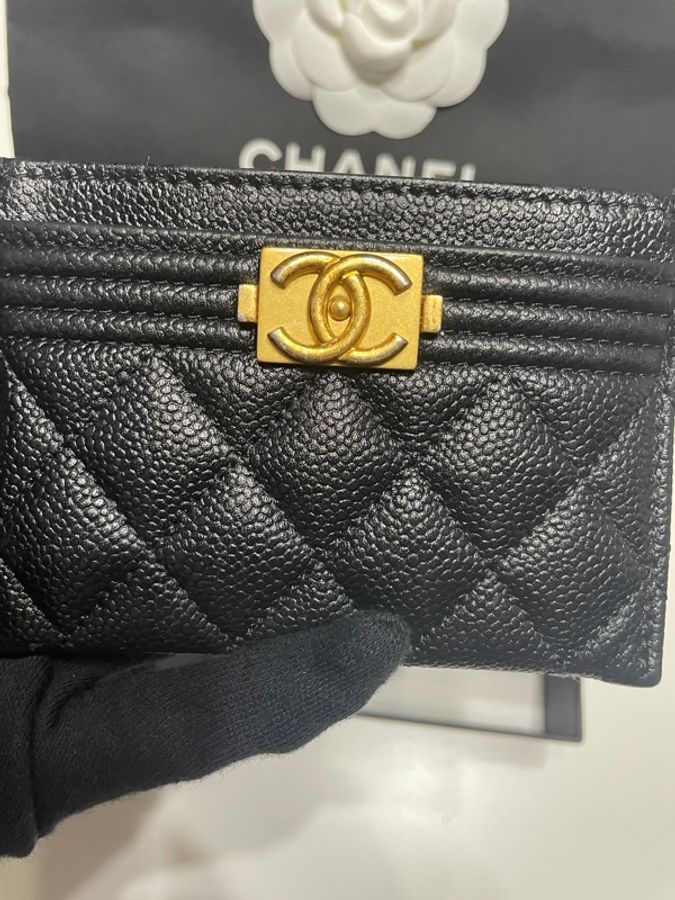 Chanel 經典款boy黑色荔枝牛皮金扣卡片夾-1