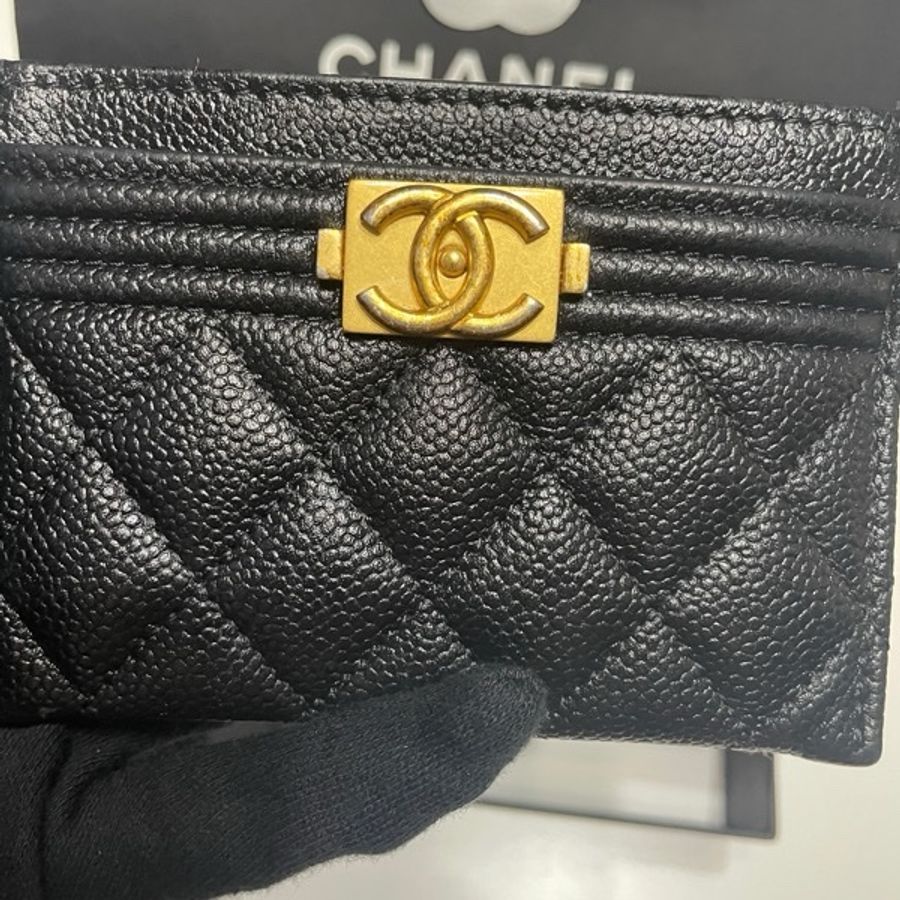 Chanel 經典款boy黑色荔枝牛皮金扣卡片夾-15