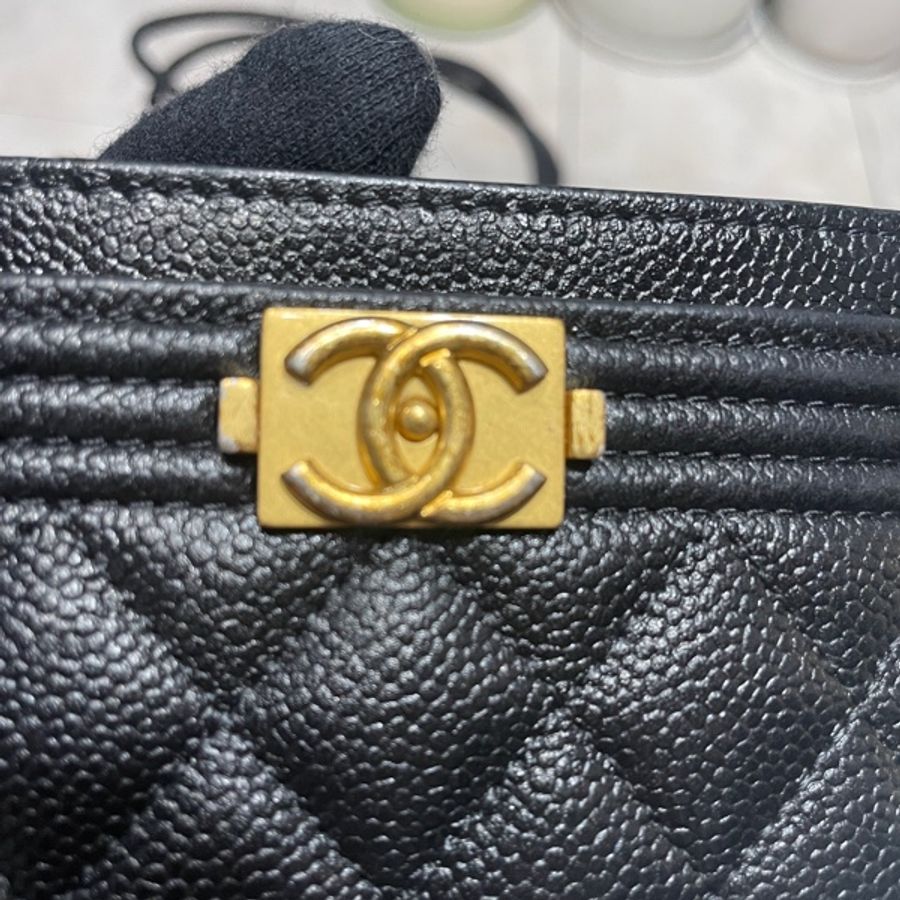 Chanel 經典款boy黑色荔枝牛皮金扣卡片夾-18