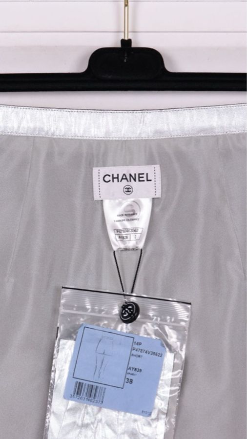 Chanel 14年银色亮面褶皱短裤-30