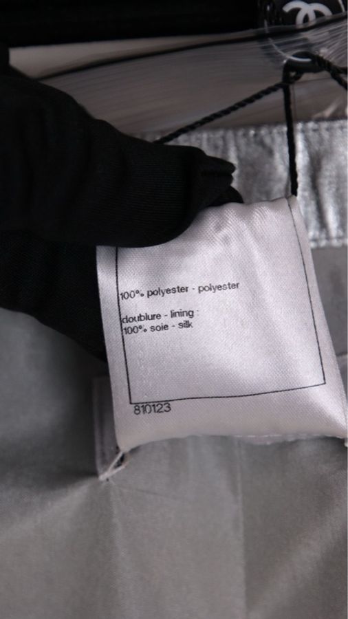Chanel 14年银色亮面褶皱短裤-35