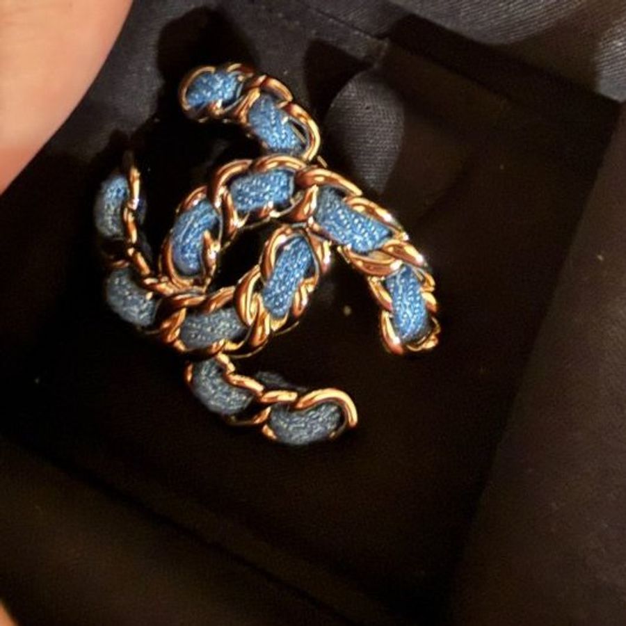 CHANEL 合金25P牛仔皮穿鏈雙C胸針-4