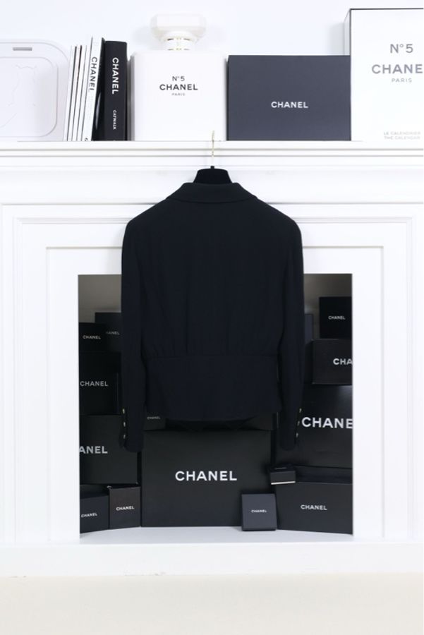 Chanel1994年秋季黑金扣收腰翻领外套-1