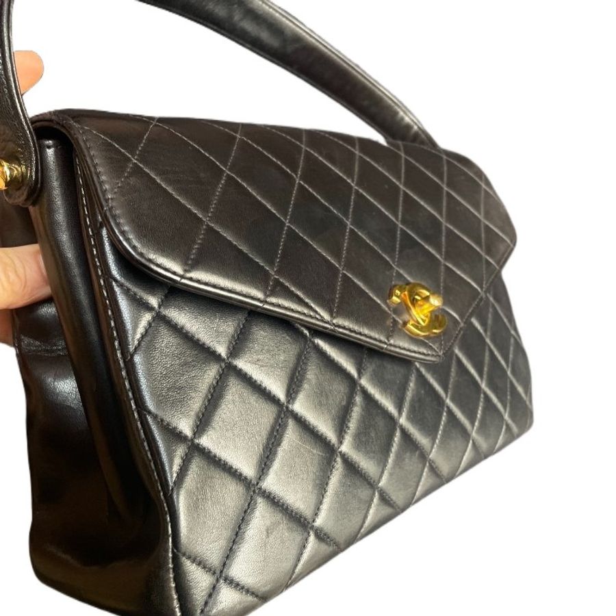 Chanel香奈兒黑金菱格紋雙C扣手提晚宴包-20