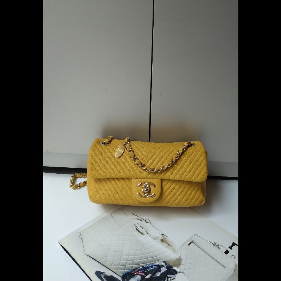Chanel 金鍊黃皮V格肩側包-0