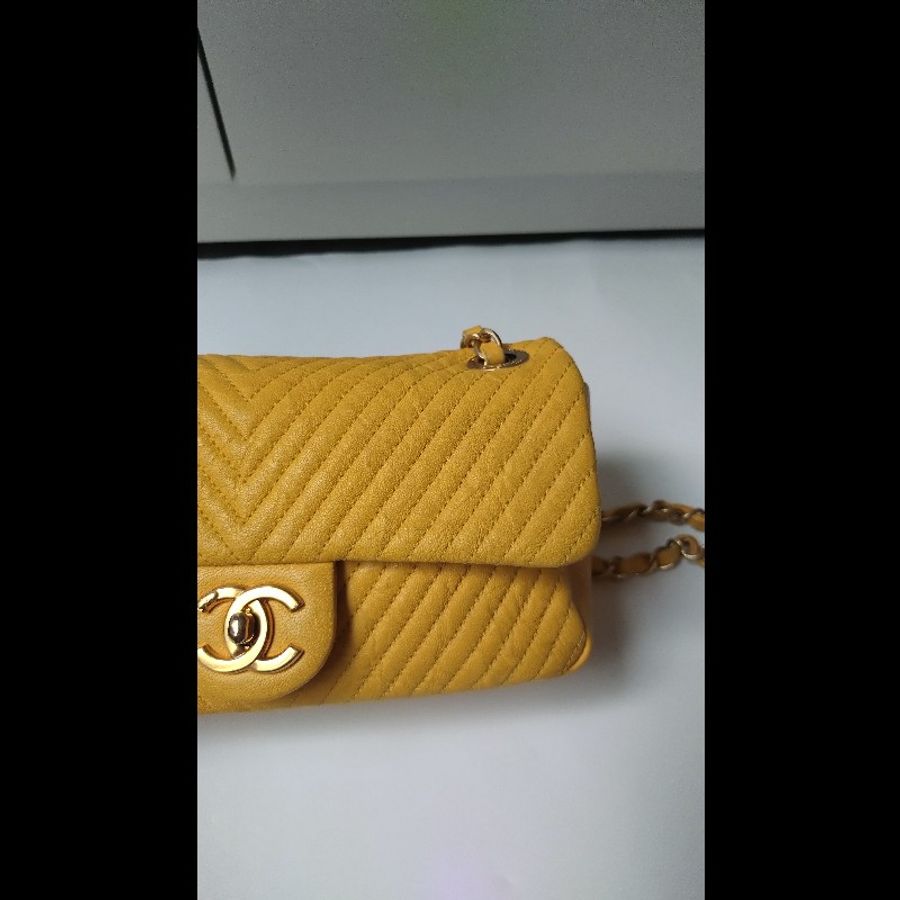 Chanel 金鍊黃皮V格肩側包-5