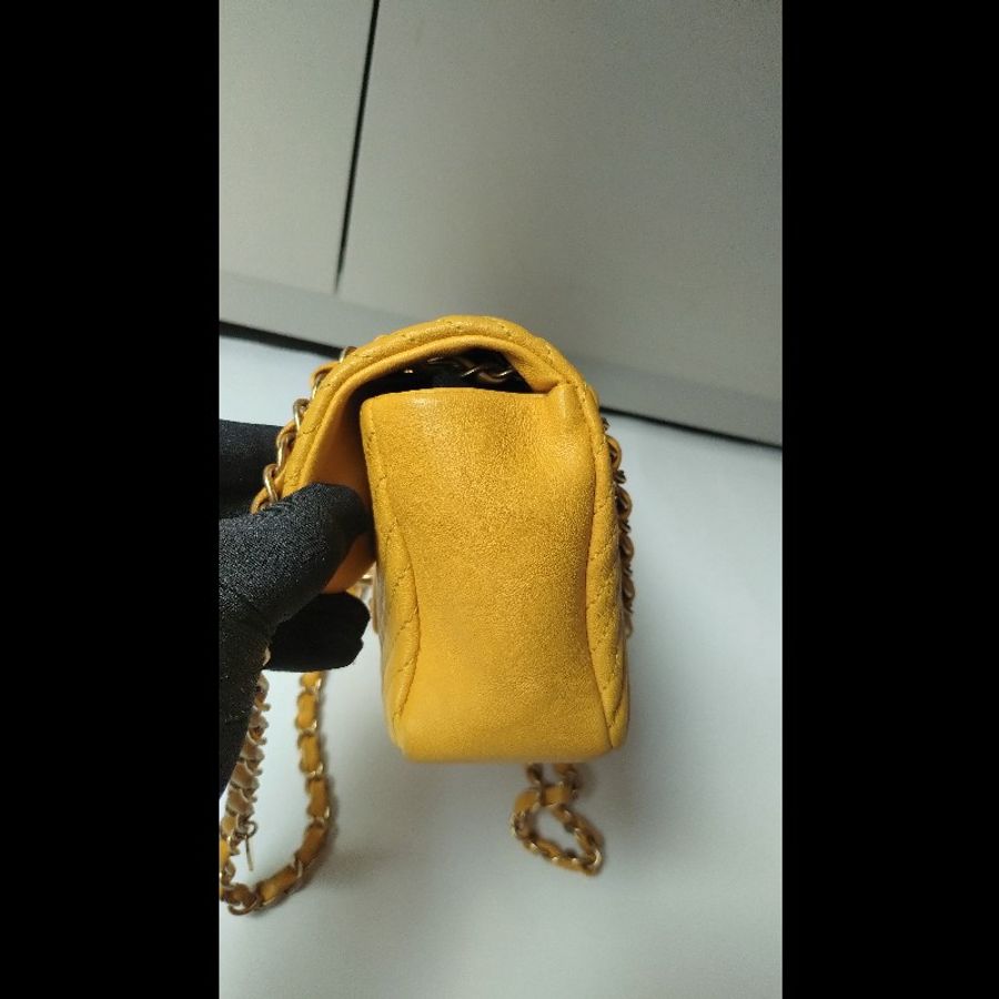 Chanel 金鍊黃皮V格肩側包-7