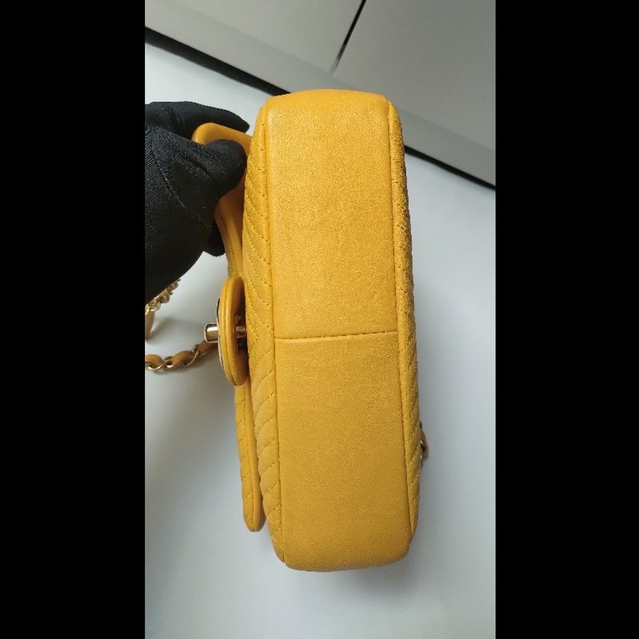 Chanel 金鍊黃皮V格肩側包-9