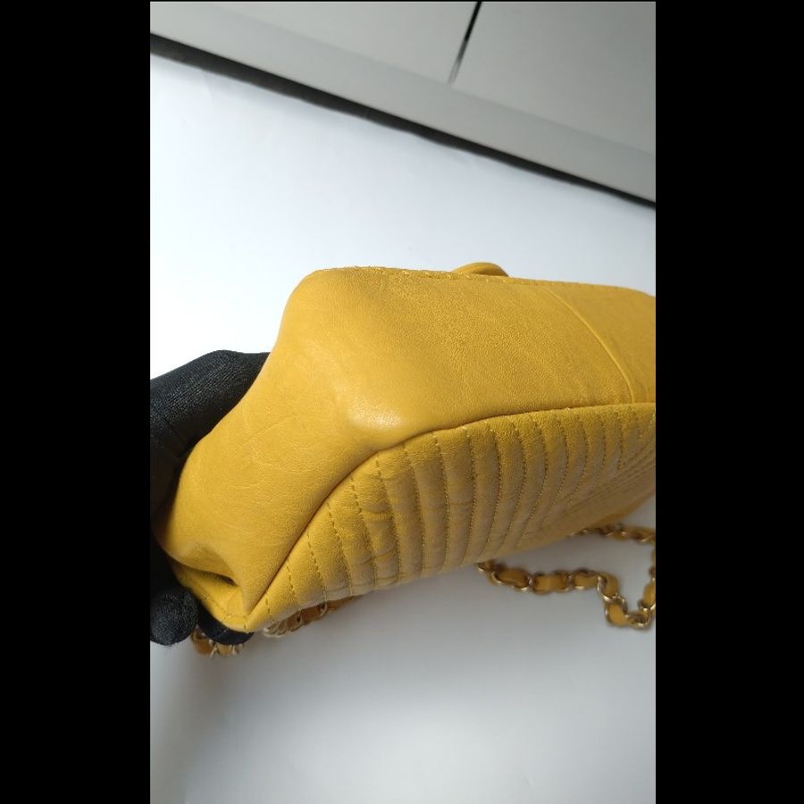 Chanel 金鍊黃皮V格肩側包-12
