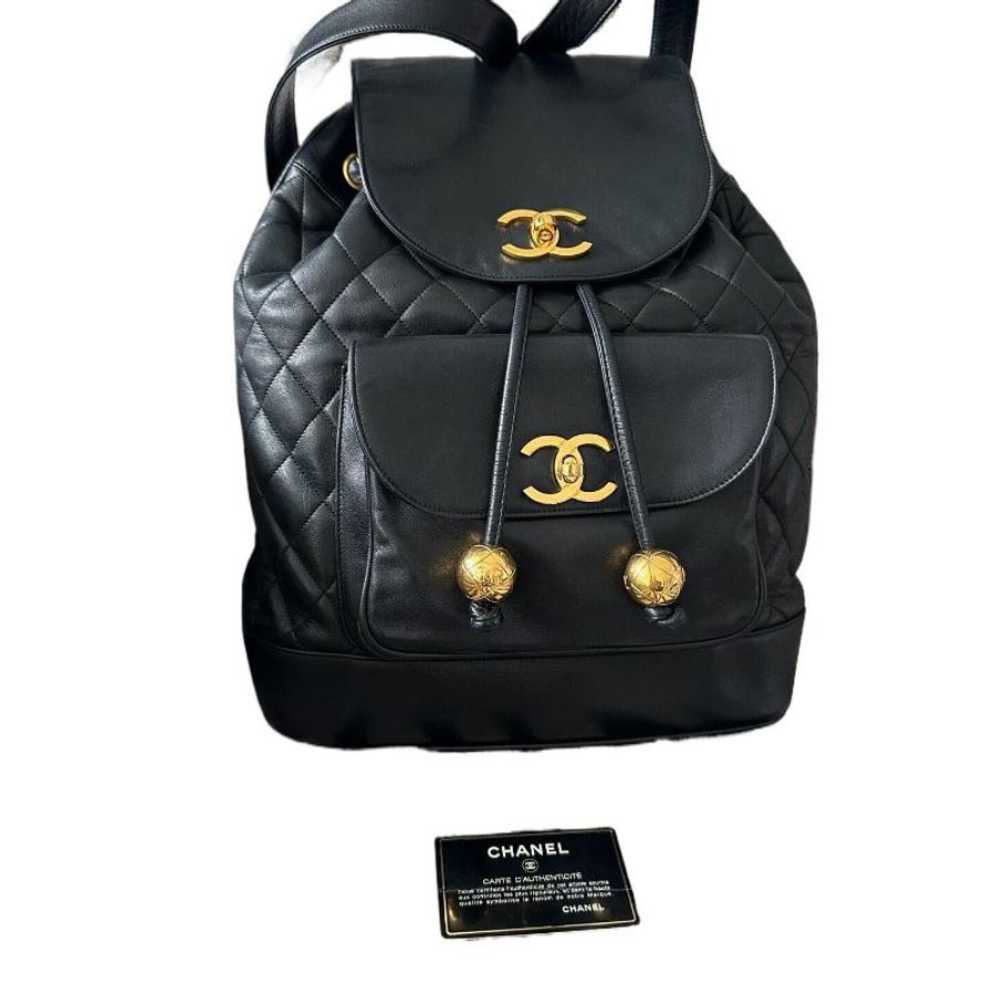 Chanel香奈兒黑金雙金球雙C扣菱格紋雙肩包-18