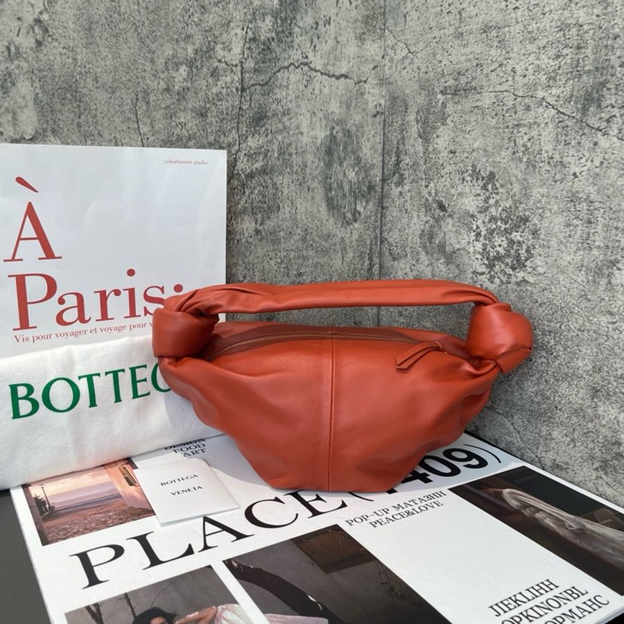 Bottega Veneta 葆蝶家 double knot 手拎包 餃子包 雲朵包 楓葉棕 尺寸:23*15*30cm-1