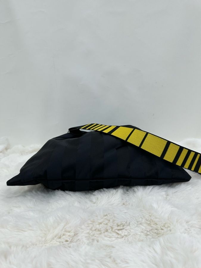 Fendi 芬迪黑色黃色字母logo條紋抽繩包-4