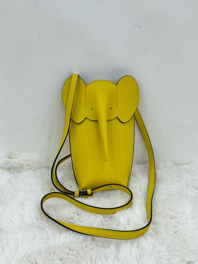 LOEWE羅意威 mini小象手機挎包-1