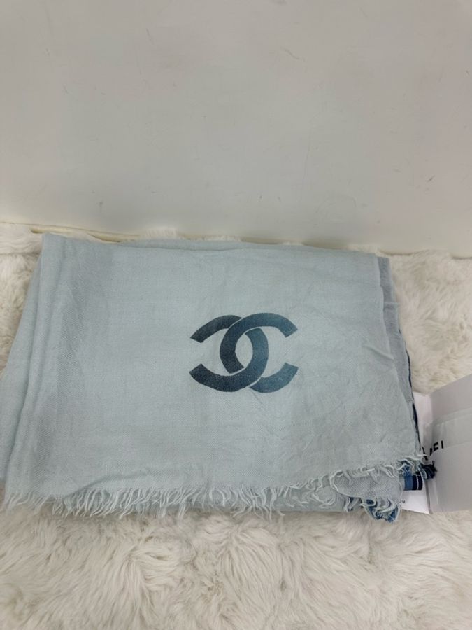 Chanel 香奈兒 白色雙C logo披肩圍巾 70*200-1